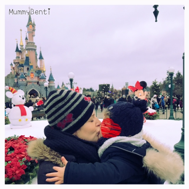 Une bonne journée glacée mais enjouée à EuroDisney Blog MummyBenti Mickey Noël 1